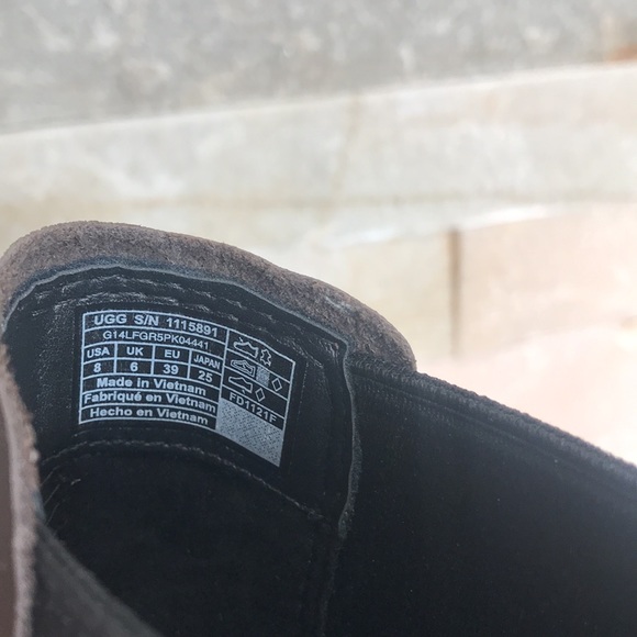 UGG Markstrum Leather Ankle Boots - Picture 11 of 13